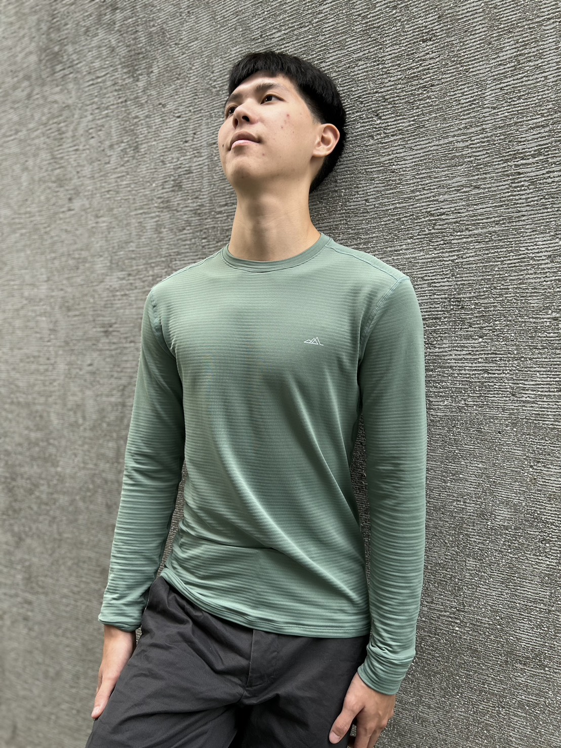 25/26斑馬無重力男圓領刷毛衣